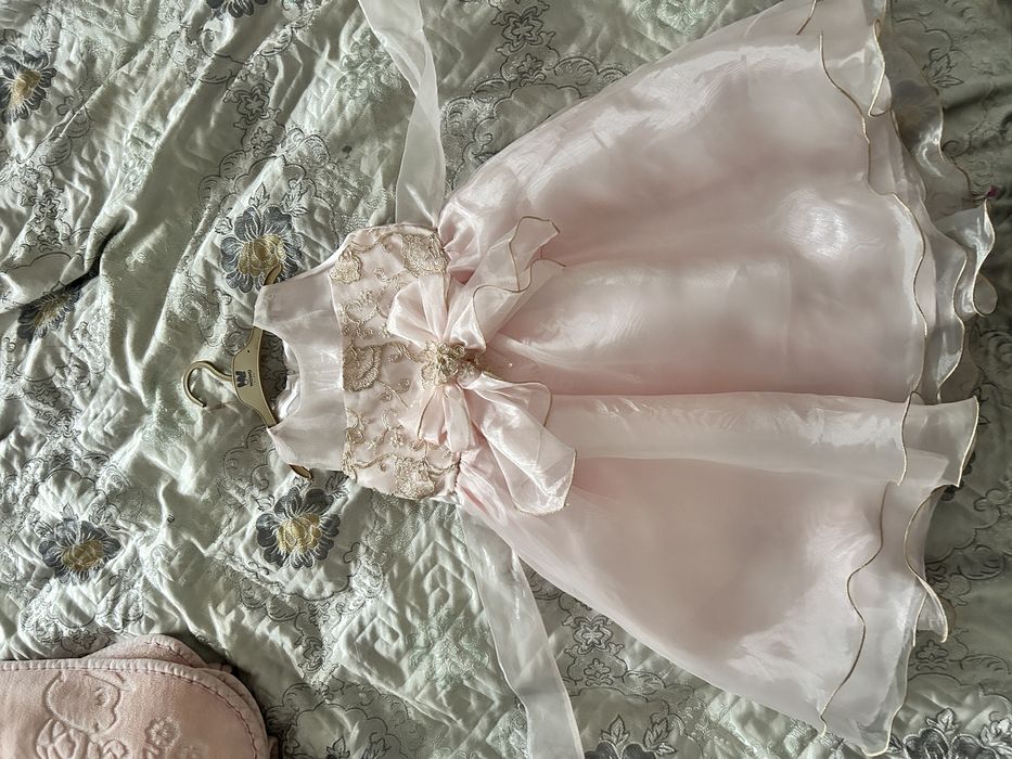 Продаю платье для девочки