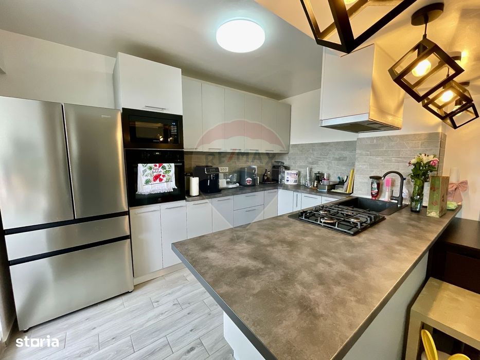 Apartament 3 camere, 80,6 mp, etaj 10 - complet renovat 2023