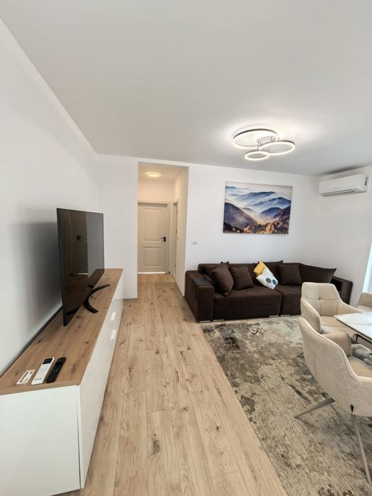 Inchiriez penthouse cu terasa 45m2
