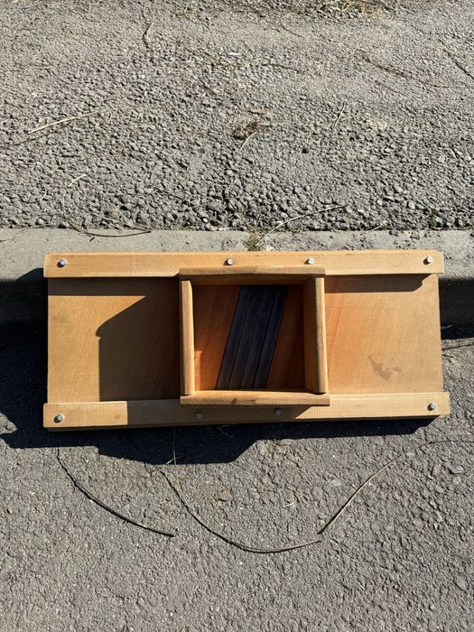 Răzătoare manuală din lemn, model vechi
