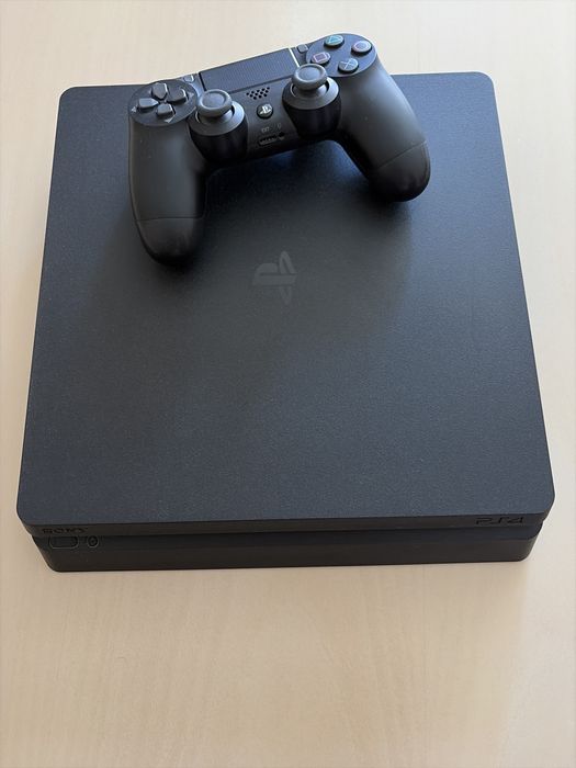 PlayStation 4 SLIM