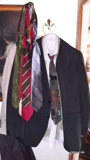 Costume.  Set complet pentru  ocazii, si nu numai!