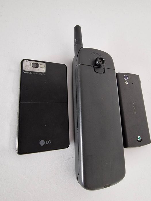 Стари телефони Prada, nokia, sony ericsson
