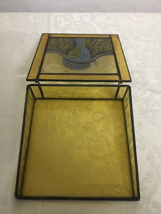 Cutie de decor ( bijuterii ) din vitraliu