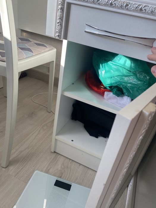 Стол для мейкапа