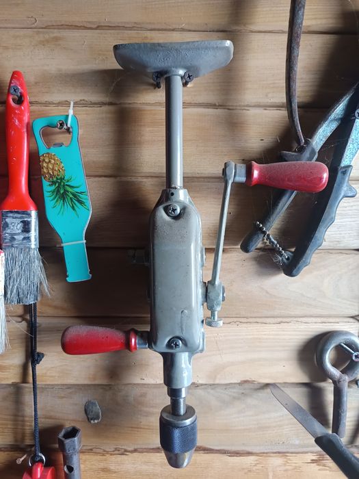 Mașină de găurit manuala