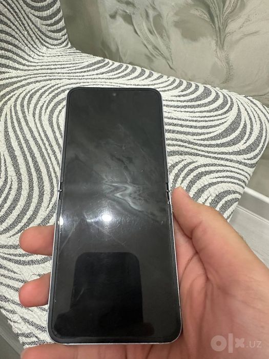 Samsung flip 6 ..