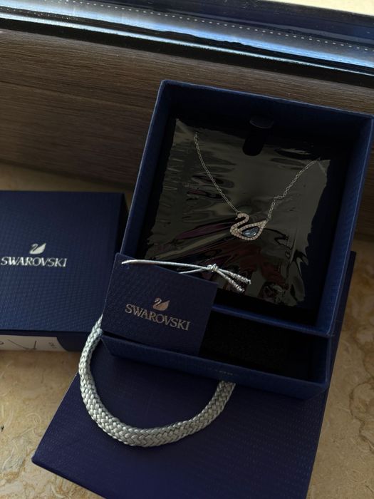 Vând lanț Swarovski Swan Necklace