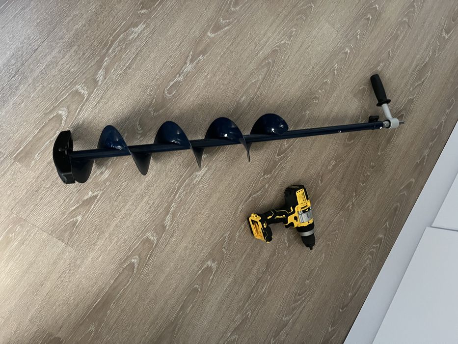 Шуруповерт девольт DCD999