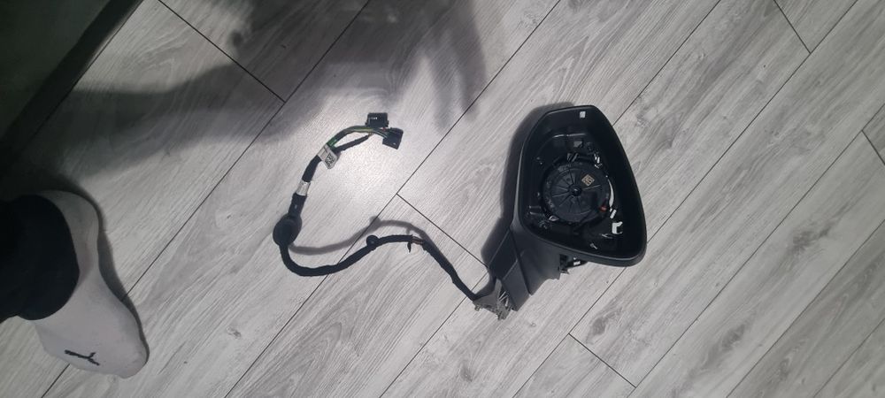 Oglinda stanga vw passat b9