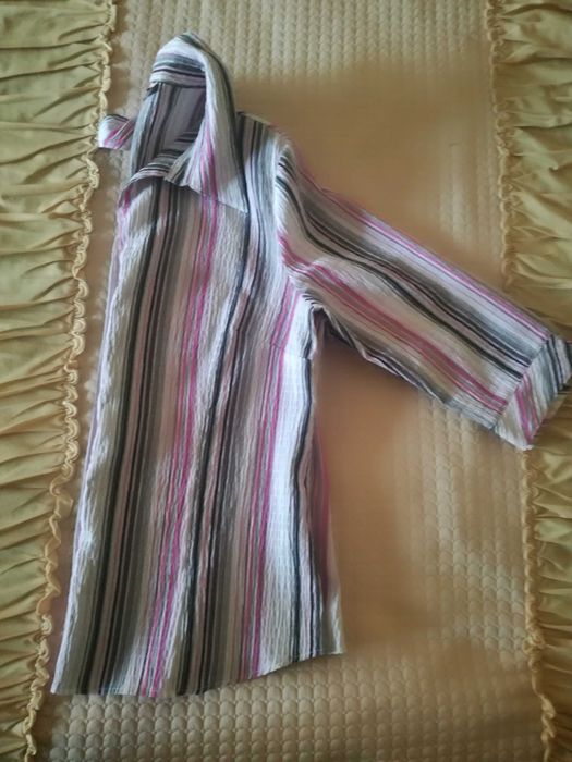 Продавам дамска риза с 3/4 ръкави от материята-крепон