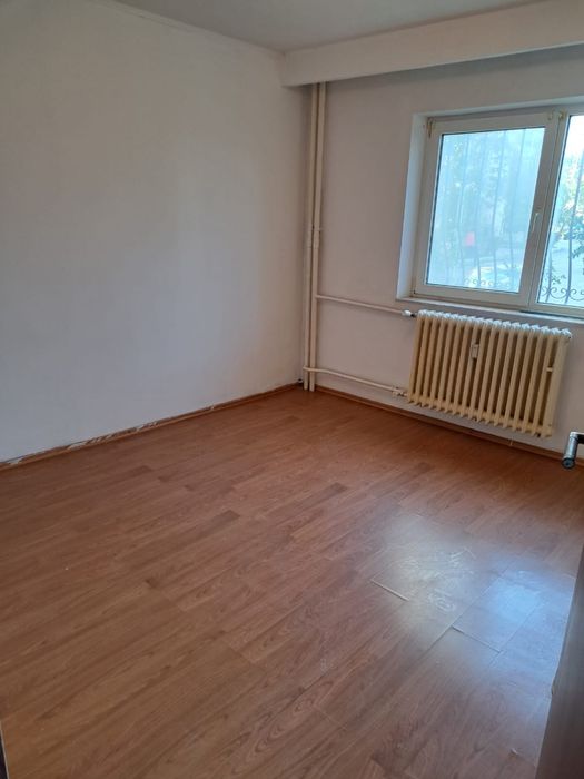 Vand Apartament parter zona Ciresica