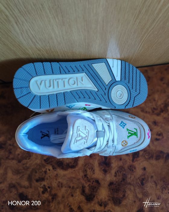 Adidași de vanzare