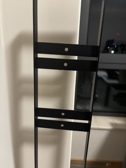 Стойка за Dyson. Лесна за сглабяне и ползване.