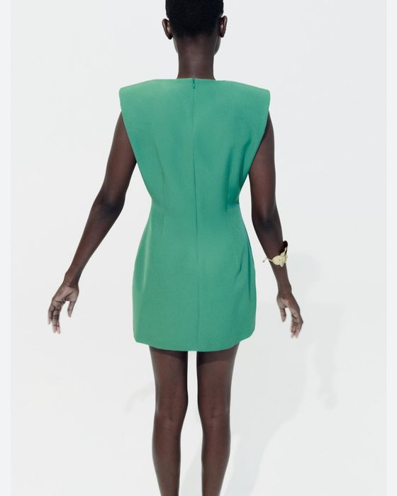 Платье Zara, новое, размер М.