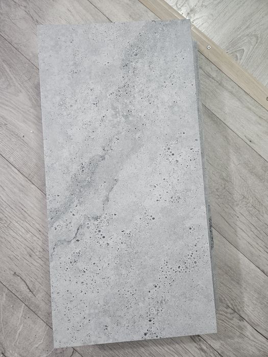 Продам керамогранитную плитку.