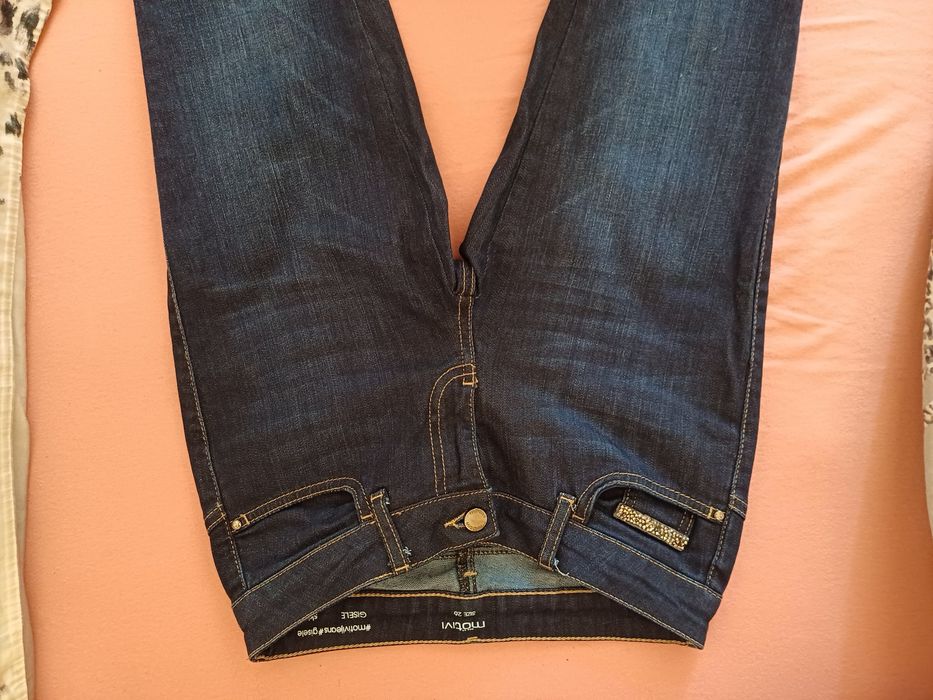 Оригинални дънки на марката Motivi