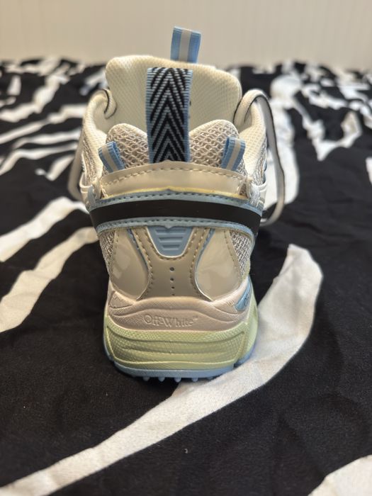 Off White Be Right Back