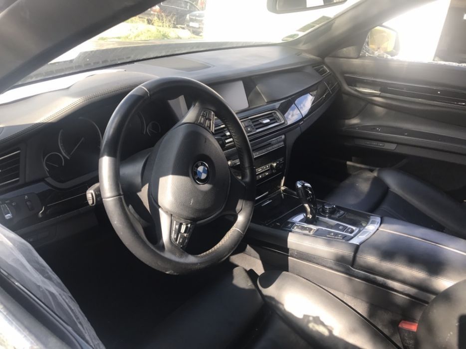 Dezmembrez bmw 740 x drive 2012