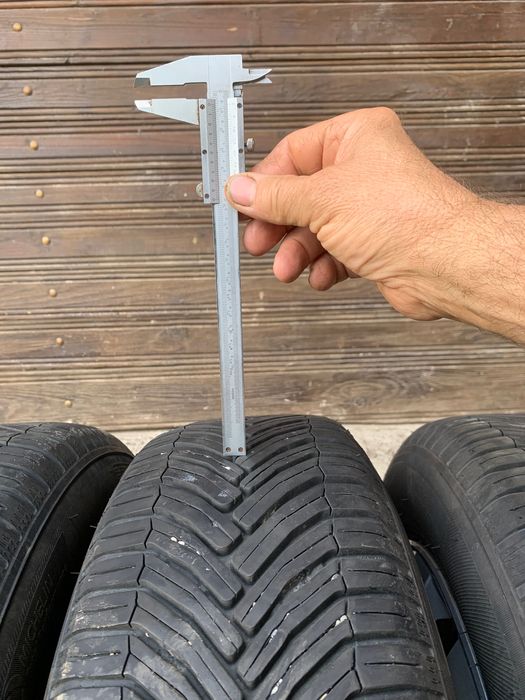 Set 4 cauciucuri Skoda Octavia 2 jante tabla si capace originale