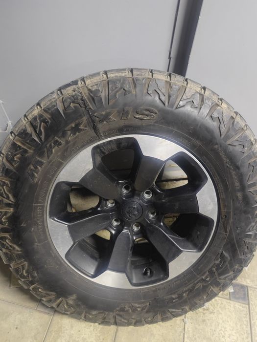 Шины MAXXIS с дисками от додж рам 1500