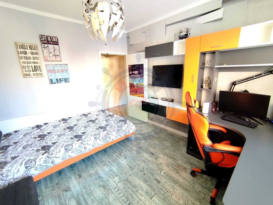 Четиристаен обзаведен апартамент в Цветен квартал, гр.Варна