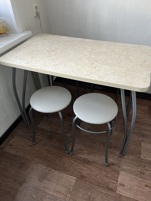 Продам стол со стульями 35000 тенге