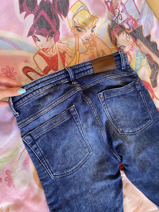 Тъмно сини дънки