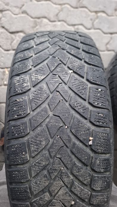 Зимние шины 215/60/16