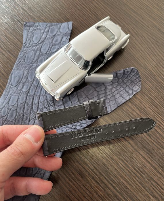 Curea de ceas lucrată manual din piele autentică de crocodil nubuck