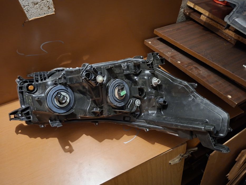 Ляв Фар Toyota Hilux 81150-0KK60 2020-2025