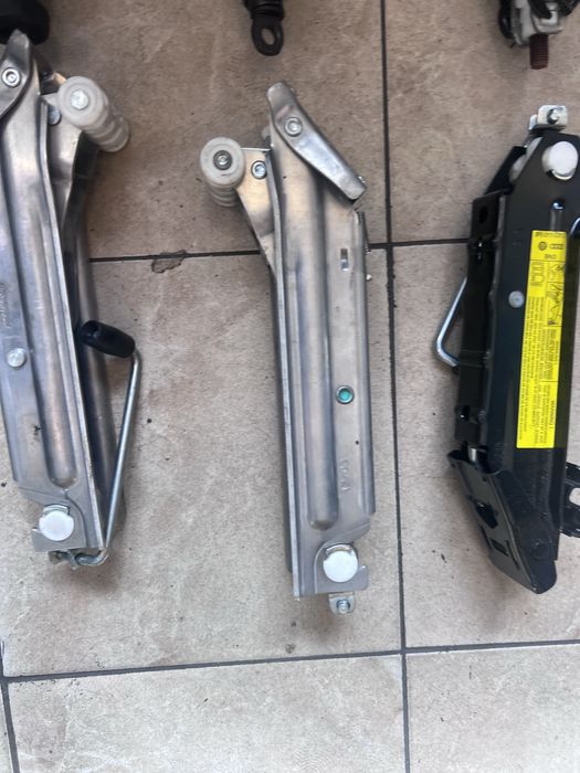 Cric auto diverse autoturisme - pret 150 lei buc