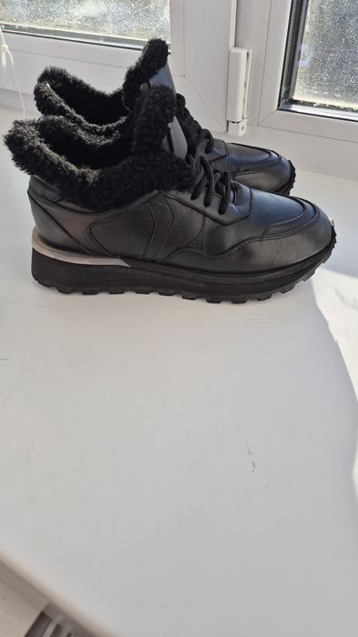 Продам Кожанные кросы 36