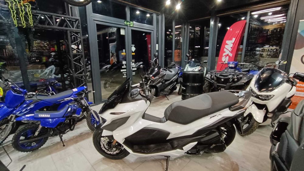 Scuter SYM JetX 125 ABS se conduce cu B-stoc EST BIKE Campina