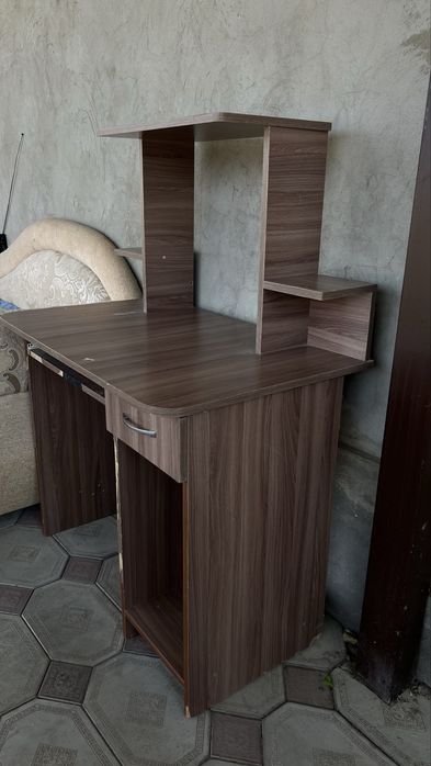 Компьютерный стол и для учебы