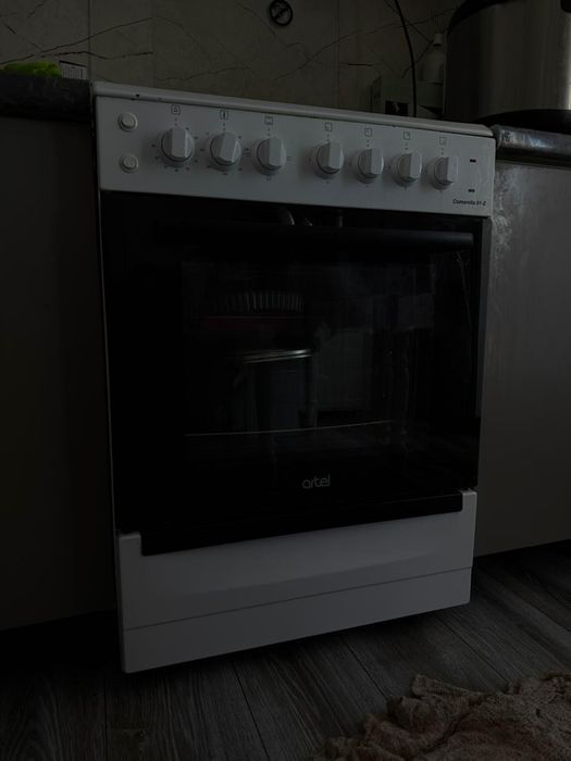 Продам электрическую плиту  Artel