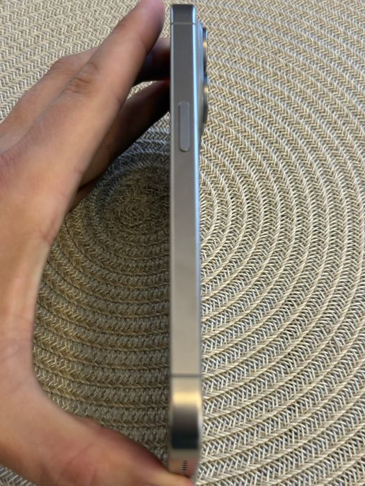 iPhone 15 Pro 256GB Natural Titanium cutie originala, factura – stare impecabilă