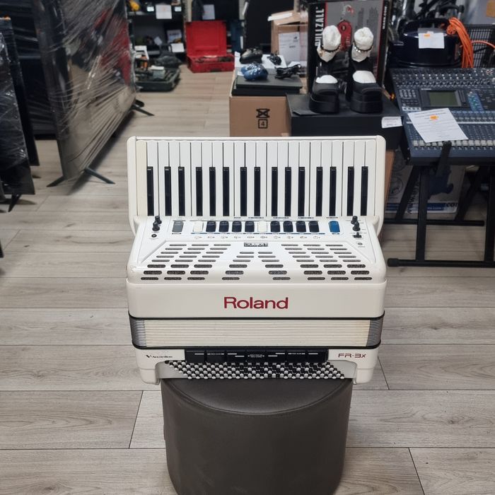 Amanet F28: Acordeon Electronic Roland FR3x Alb