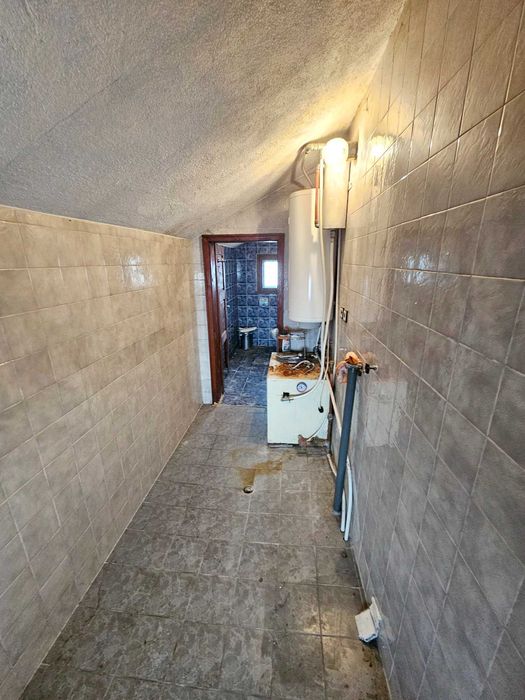 3-етажна къща с двор и гараж в идеален център на Велинград