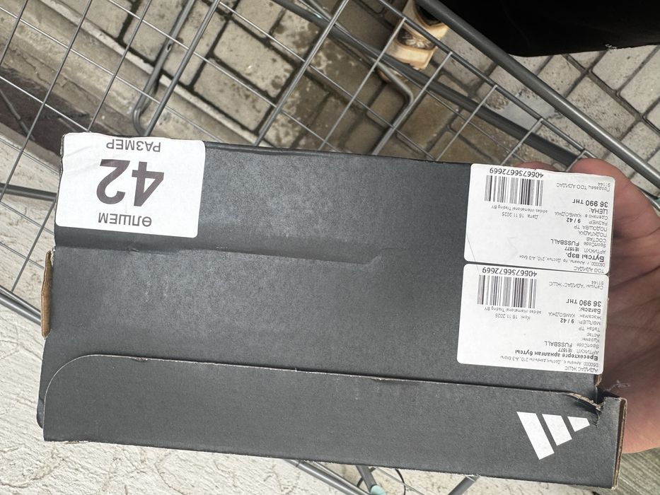 Продам сороконожки оригинал адидас