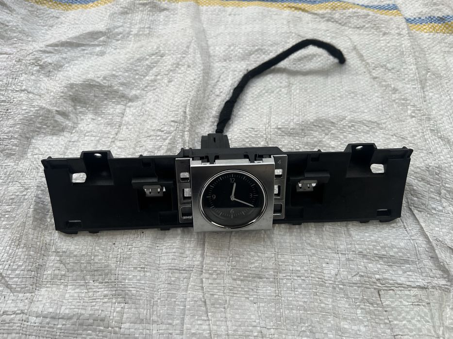 Ceas analogic plansa bord cu suport si mufa pt vw passat b7 b6 cc