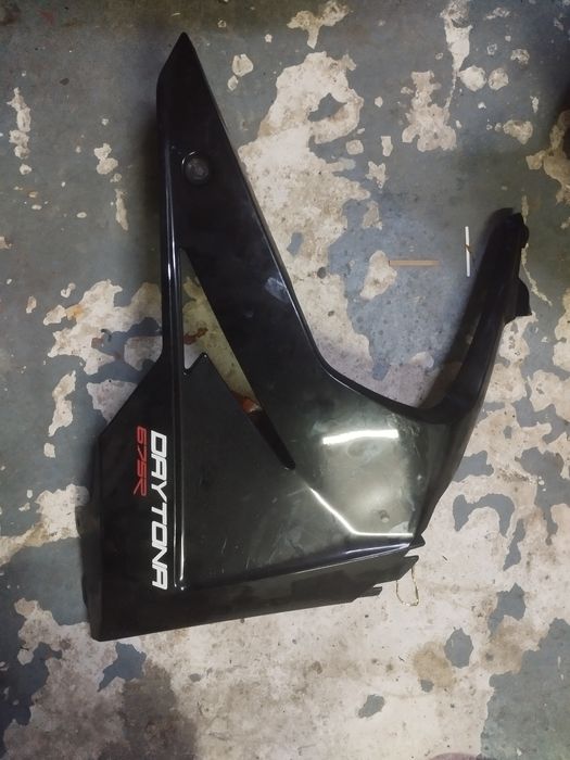 Carena dreapta inferioara pentru Triumph Daytona 675 model 2013-2018