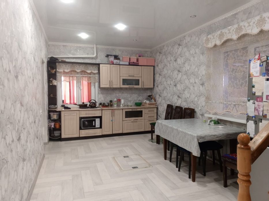 Продам частьный Дом с мансардом