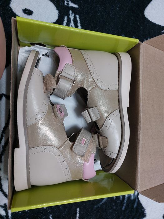 Продам сандали для девочки ортопедические