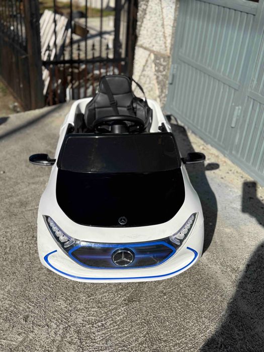Акумулаторна кола Mercedes-Benz EQA бял
