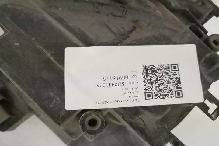Фар Дясно Оригинален XENON Повреден Ауди / Audi Q3 8U Оригинален xenon