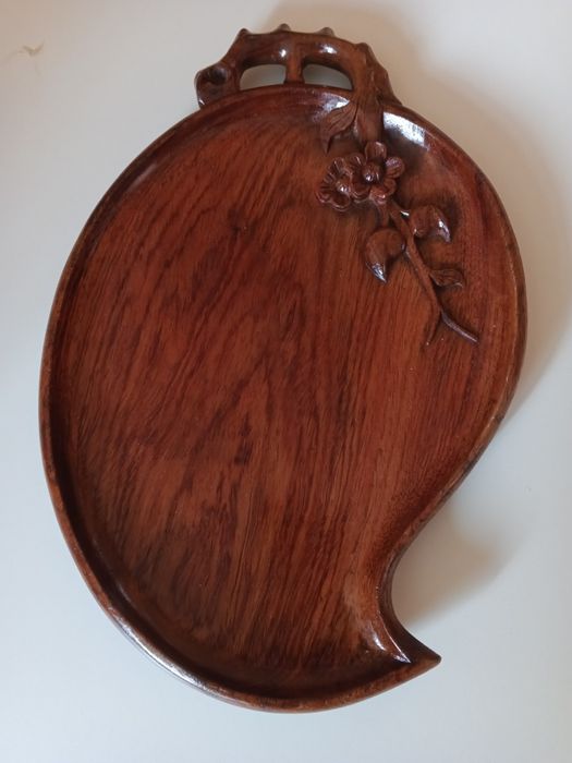 Чаша деревянная с резьбой