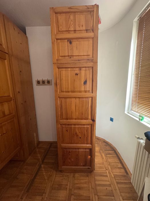 Дървен гардероб (чам)