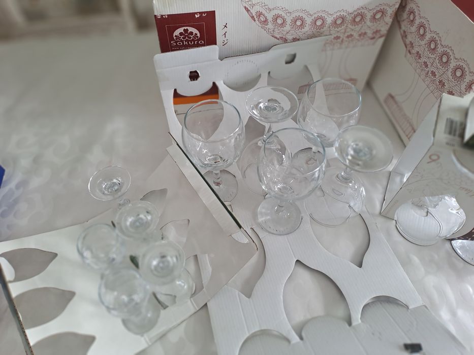 Продам бокалы со стопаками.