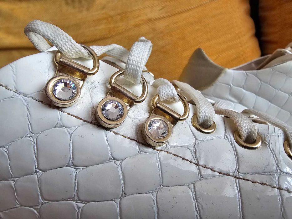 Италиански лачени кецове